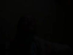 Красотка мастурбирует пизду перед любительской камерой