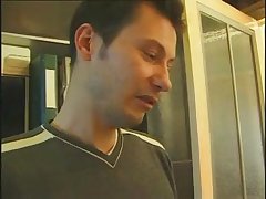 Молодой пацан засадил старой француженке по самые яйца