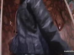 Француженка посажена узкой попой на жилистый стояк хитрого пикапера