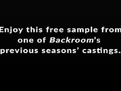 Белая сперма вытекает с сочной мексиканской задницы после анального порно кастинга