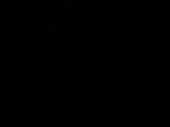 Загорелой давалке с татуировкой на спине большим стволом разорвали бритую письку