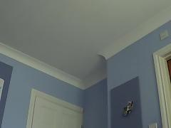 Большой член из резины заставляет соски одинокой женщины затвердеть